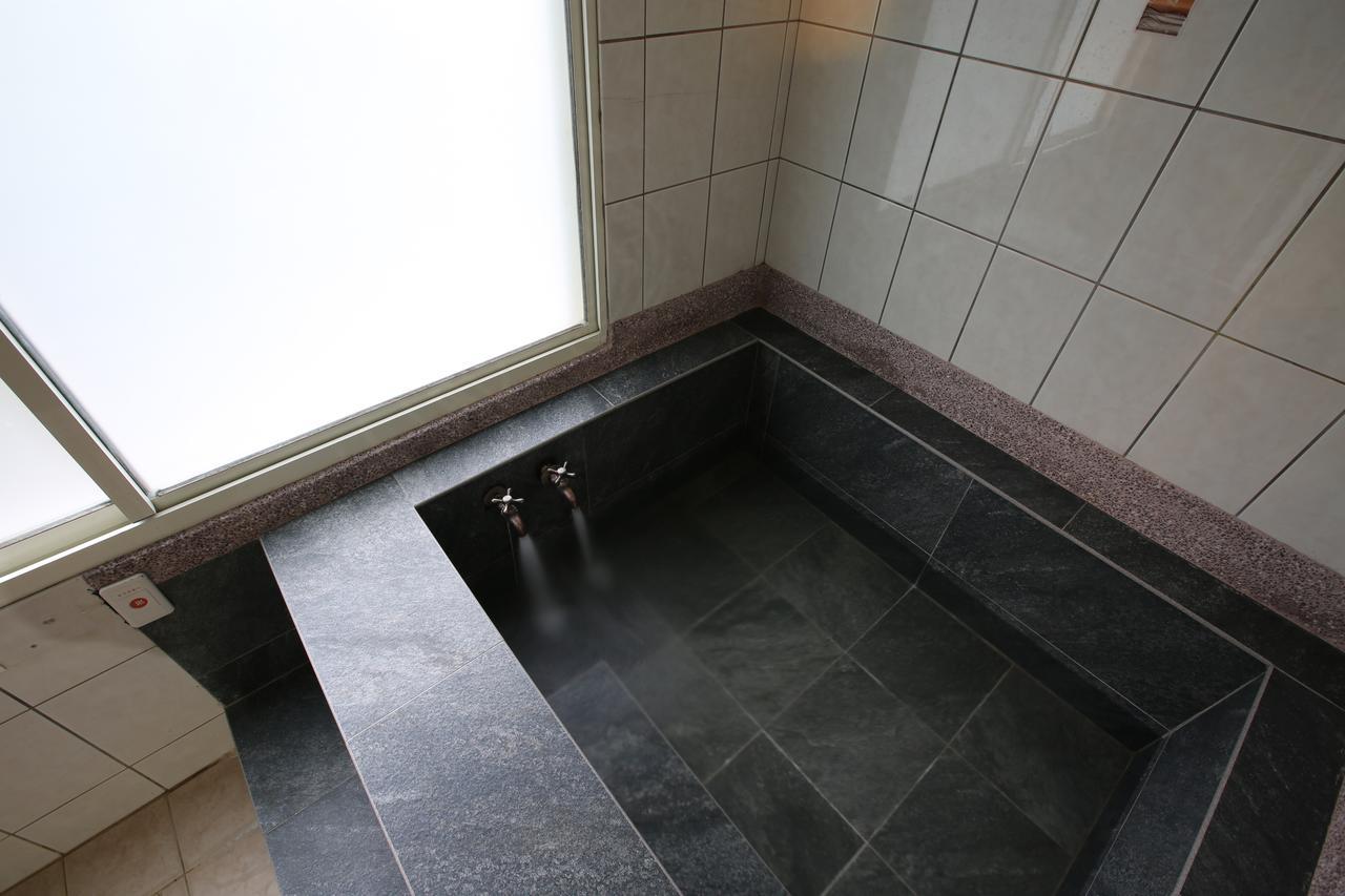 Cyuan Tang Hot Spring Hotel Jiaoxi Esterno foto