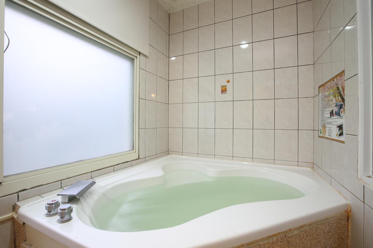 Cyuan Tang Hot Spring Hotel Jiaoxi Esterno foto